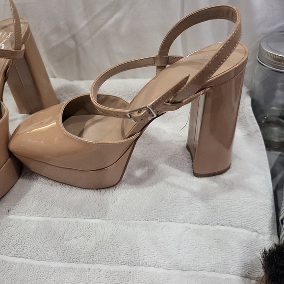 Beige/Skintone Closed-Toe Slingback Platforms - Picture 7 of 7
